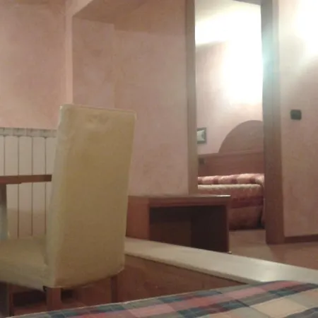 Cristallo מלון צ'רטו לאגי